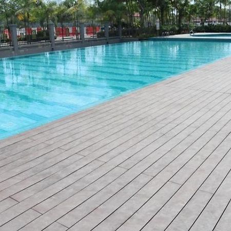 Johor Desaru Beach Bungalow Villas Kangkar Chemaran Exterior photo