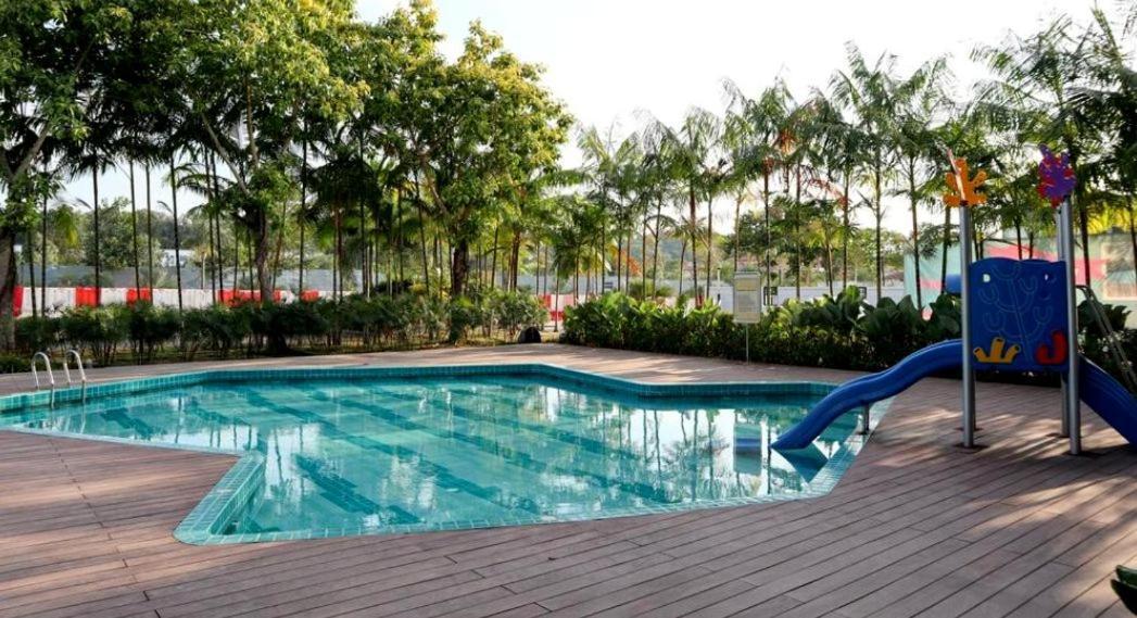 Johor Desaru Beach Bungalow Villas Kangkar Chemaran Exterior photo