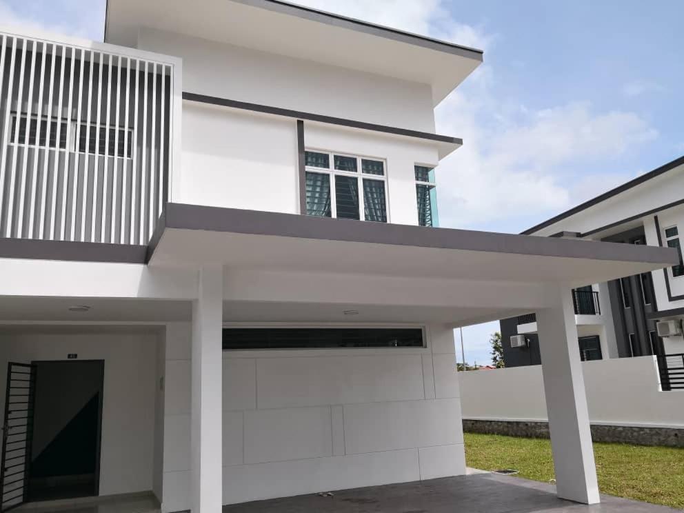 Johor Desaru Beach Bungalow Villas Kangkar Chemaran Exterior photo