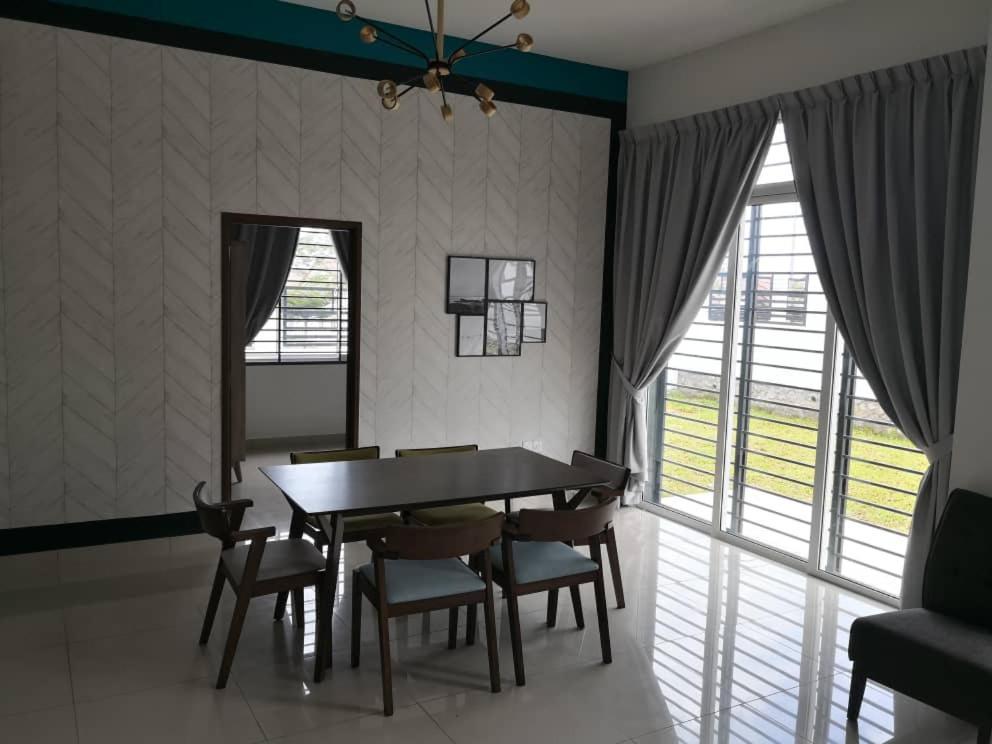 Johor Desaru Beach Bungalow Villas Kangkar Chemaran Exterior photo
