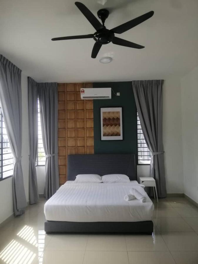 Johor Desaru Beach Bungalow Villas Kangkar Chemaran Exterior photo