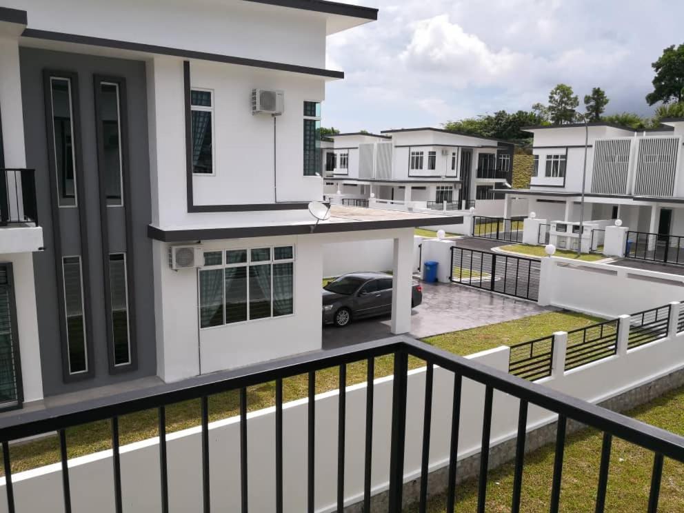 Johor Desaru Beach Bungalow Villas Kangkar Chemaran Exterior photo
